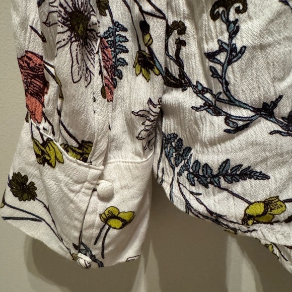 Blu Pepper Floral Button Front Ruffle Sleeve Cuff Blouse Top Size Small - Picture 2 of 5